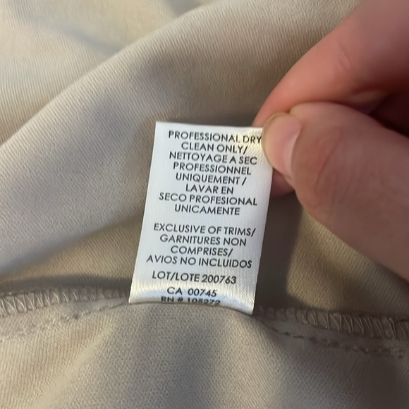 NWT! JS Collections Sequin Embroidered Daphne Flutter Column Gown Size 2 - Picture 10 of 11